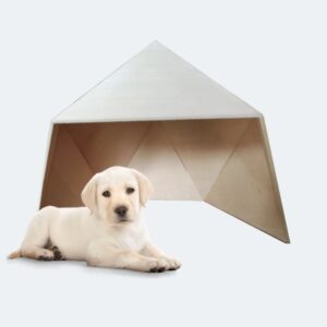 caseta de mascotas hecha de madera