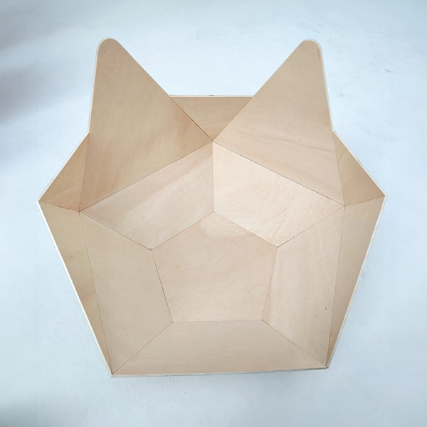caseta de gatos hecha de madera