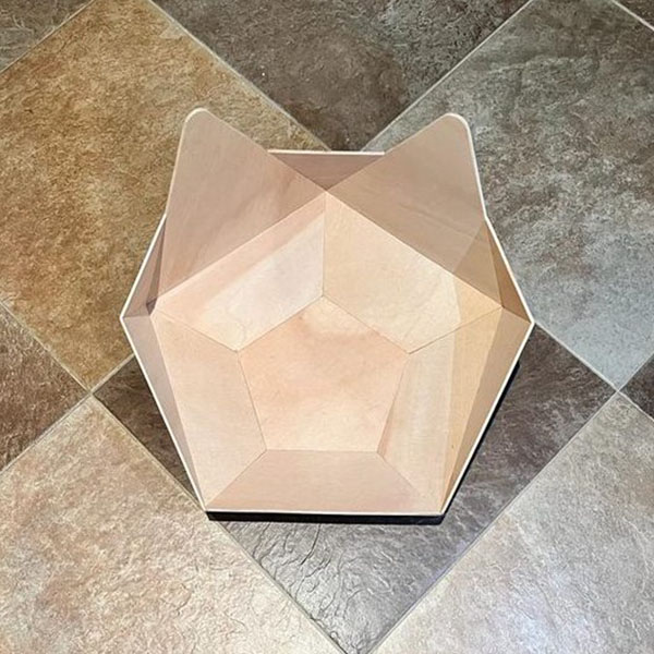 caseta de gatos hecha de madera